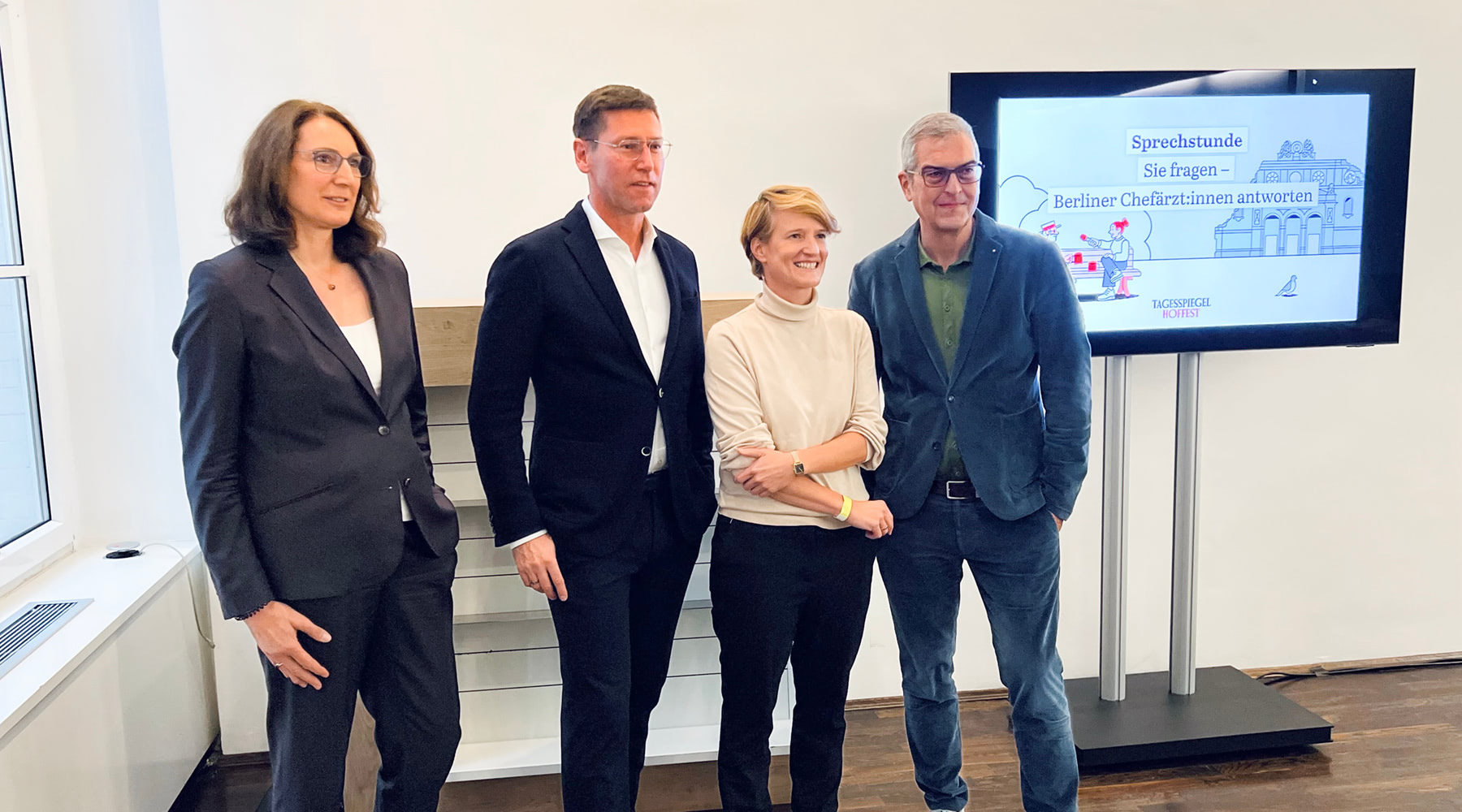 Gruppenbild mit Dr. Lieselotte Mahler in der Mitte