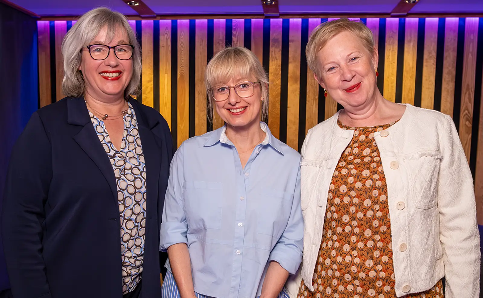 Porträt von Claudia Noack, Birgit Jänchen-van der Hoofd und Dr. Hannah Göhler im Podcast-Studio von Diagnose Kopfsache